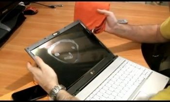 Очищаем монитор от супер клея