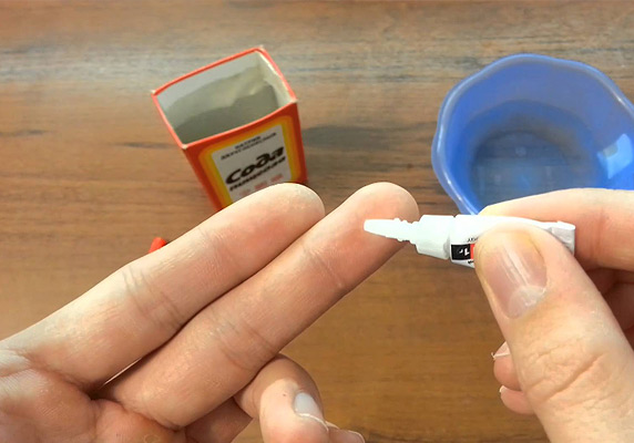 ochishhaem-monitor-ot-super-kleya